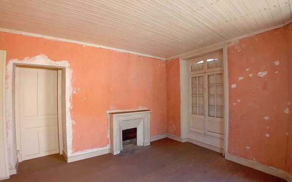 Immeuble à vendre    9 pièces •  Saint-Pol-de-Léon