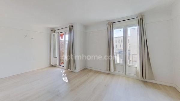 Gare RER "Le Raincy - Villemomble - Montfermeil" - Appartement à rénover de 3 pièces avec balcon et cave