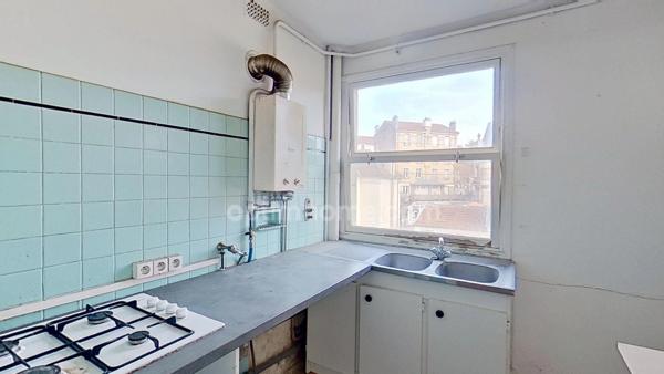 Gare RER "Le Raincy - Villemomble - Montfermeil" - Appartement à rénover de 3 pièces avec balcon et cave