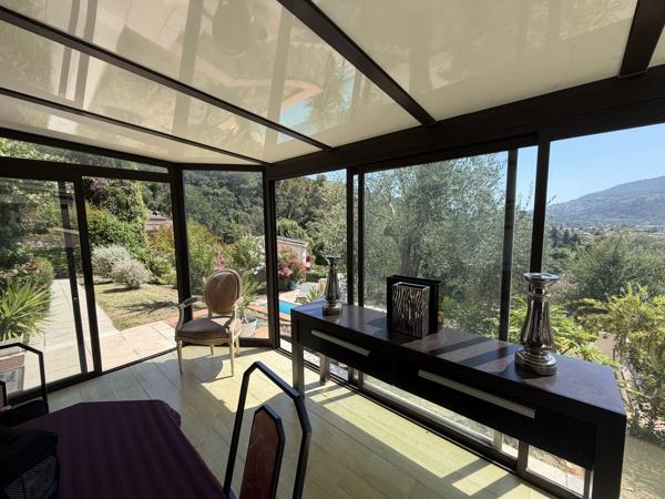 Villa provençale avec piscine et vue dégagée – La Roquette-sur-Siagne