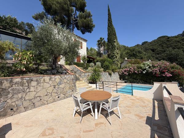 Villa provençale avec piscine et vue dégagée – La Roquette-sur-Siagne