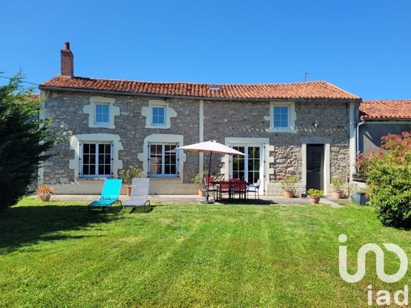 Maison 5 pièces de 132 m² à Neuvy-Bouin (79130)