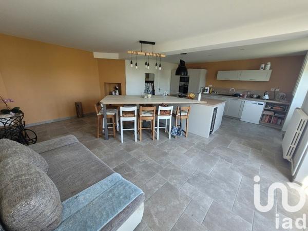 Maison 5 pièces de 132 m² à Neuvy-Bouin (79130)