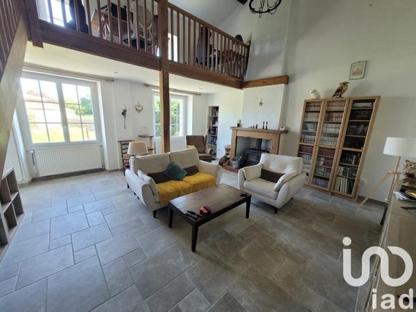 Maison 5 pièces de 132 m² à Neuvy-Bouin (79130)