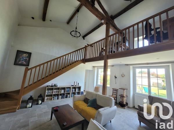 Maison 5 pièces de 132 m² à Neuvy-Bouin (79130)