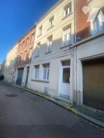 Centre-ville de Saint-quentin - 4 ch - 2 WC et 2 s de bains - jardinet