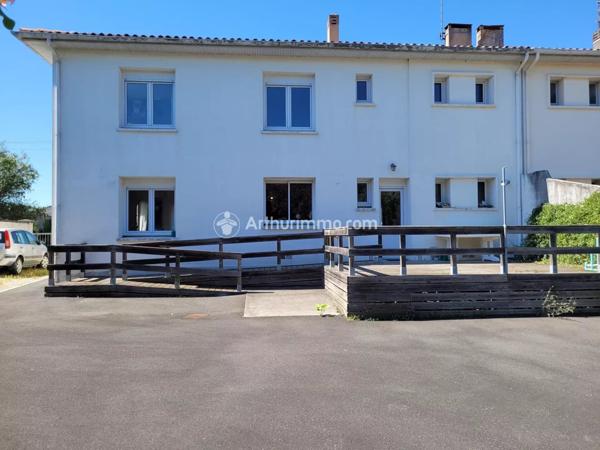 Vente Maison 6 pièces 206 m2 à Saint-Jean-d'Angély