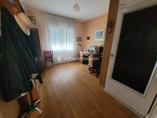 Vente Maison 6 pièces 206 m2 à Saint-Jean-d'Angély