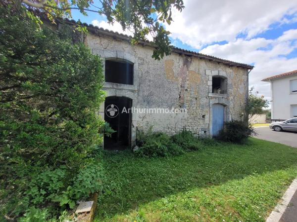 Vente Maison 6 pièces 206 m2 à Saint-Jean-d'Angély