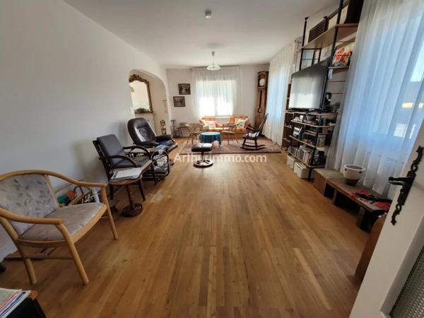 Vente Maison 6 pièces 206 m2 à Saint-Jean-d'Angély