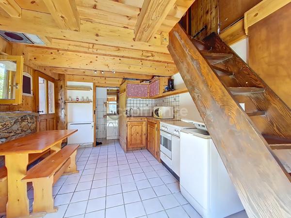 Ancienne ferme avec une grange à SAINT GERVAIS LES BAINS (74)