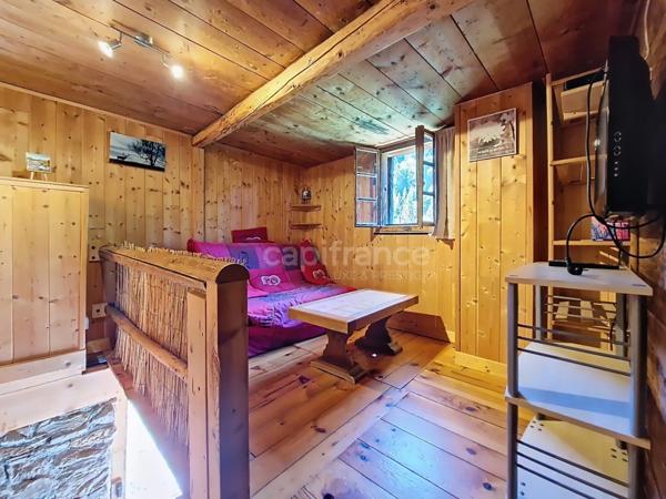 Ancienne ferme avec une grange à SAINT GERVAIS LES BAINS (74)