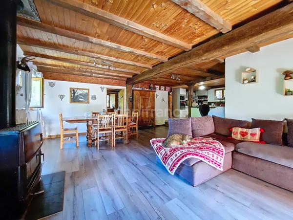 Ancienne ferme avec une grange à SAINT GERVAIS LES BAINS (74)