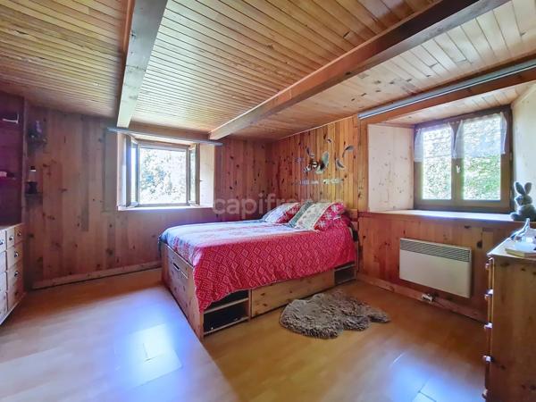 Ancienne ferme avec une grange à SAINT GERVAIS LES BAINS (74)