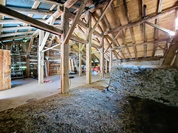 Ancienne ferme avec une grange à SAINT GERVAIS LES BAINS (74)