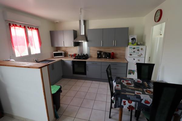 PAVILLON de plain pied de 2014, 90m², 3 chambres, sur un terrainde 623 m²