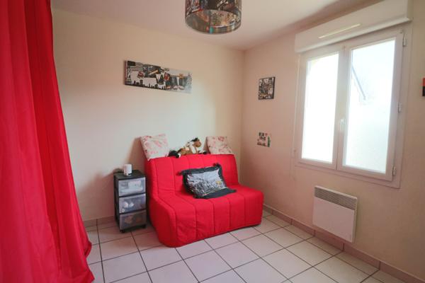 PAVILLON de plain pied de 2014, 90m², 3 chambres, sur un terrainde 623 m²