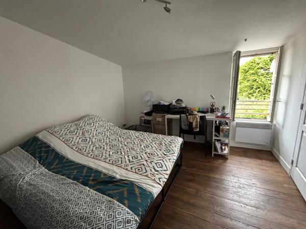 Location                                                      Maison de ville
                        
                     2 pièces                      36 m2                     à Niort