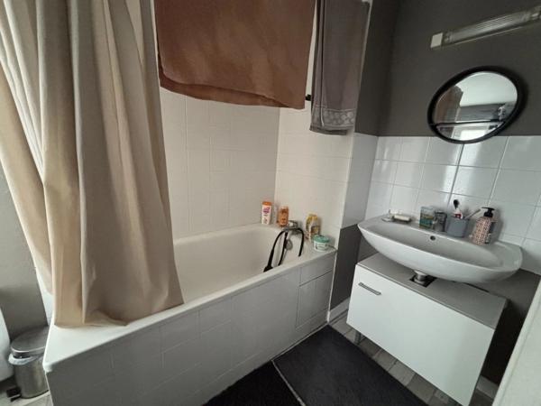 Location                                                      Maison de ville
                        
                     2 pièces                      36 m2                     à Niort