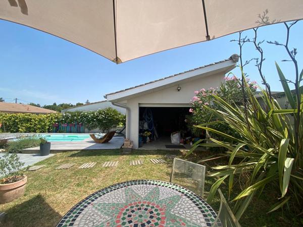 Maison récente de 4 chambres avec jardin, piscine et garage, Tresses 130 m2