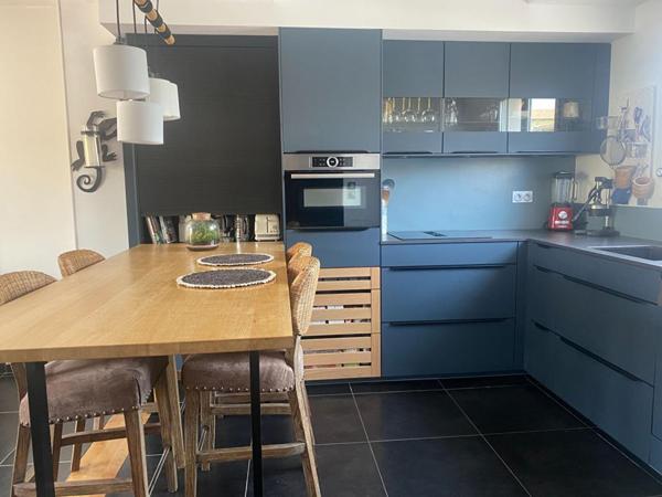 Maison récente de 4 chambres avec jardin, piscine et garage, Tresses 130 m2