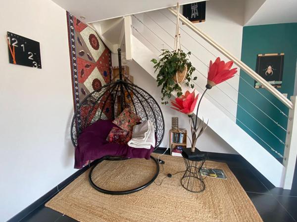 Maison récente de 4 chambres avec jardin, piscine et garage, Tresses 130 m2