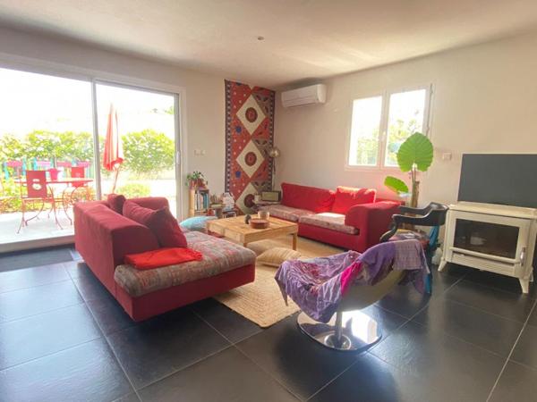 Maison récente de 4 chambres avec jardin, piscine et garage, Tresses 130 m2