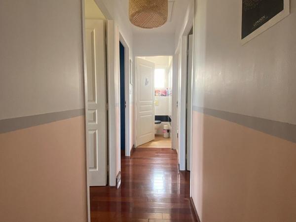 Maison récente de 4 chambres avec jardin, piscine et garage, Tresses 130 m2