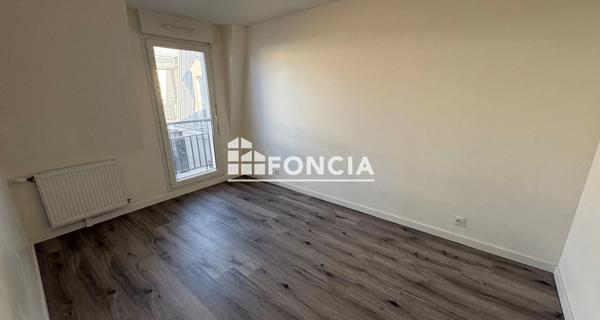 Location Appartement 2 pièces 39 m² - Sainte-geneviève-des-bois 91700