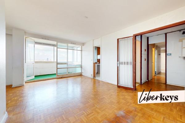 BRON- Lumineux appartement de 5 pièces-90,30 m2- Vue panoramique-Fort potentiel  