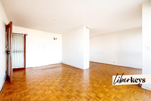 BRON- Lumineux appartement de 5 pièces-90,30 m2- Vue panoramique-Fort potentiel  