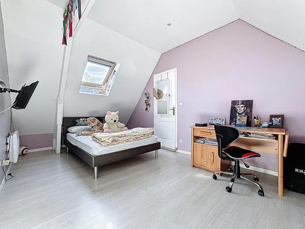 Maison 160m² à vendre à Belligné - 3 chambres, bureau, mezzanine, garage et 1 hectare de terrain.