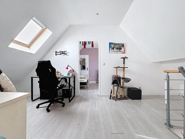 Maison 160m² à vendre à Belligné - 3 chambres, bureau, mezzanine, garage et 1 hectare de terrain.