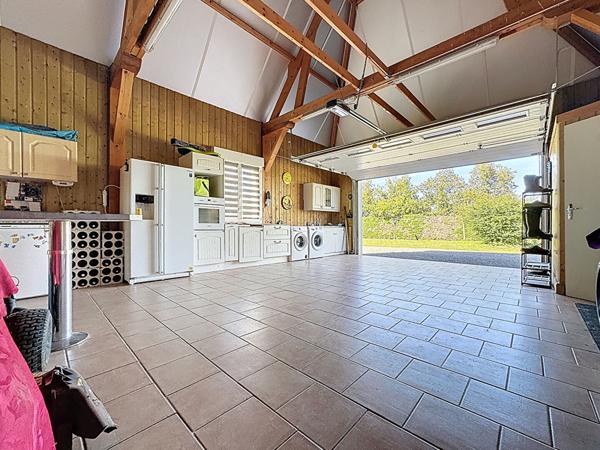 Maison 160m² à vendre à Belligné - 3 chambres, bureau, mezzanine, garage et 1 hectare de terrain.
