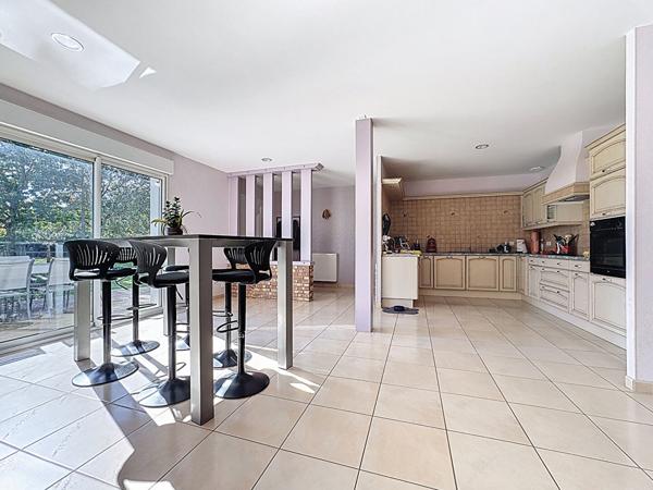 Maison 160m² à vendre à Belligné - 3 chambres, bureau, mezzanine, garage et 1 hectare de terrain.