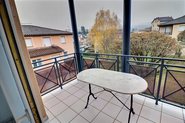 T3 avec terrasse, proche centre-ville de Figeac