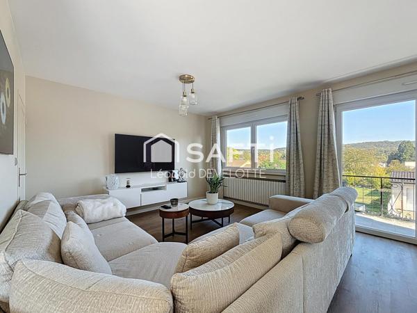 Superbe appartement avec terrasse et stationnement
