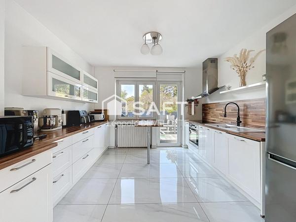 Superbe appartement avec terrasse et stationnement