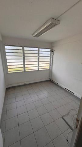 PLATEAUX DE BUREAUX DE 125 M2 (EMPLACEMENT STRATEGIQUE) - 2585 CC