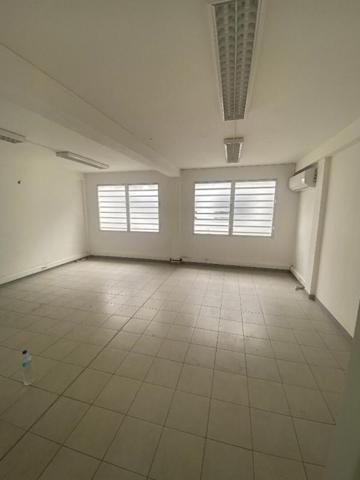 PLATEAUX DE BUREAUX DE 125 M2 (EMPLACEMENT STRATEGIQUE) - 2585 CC