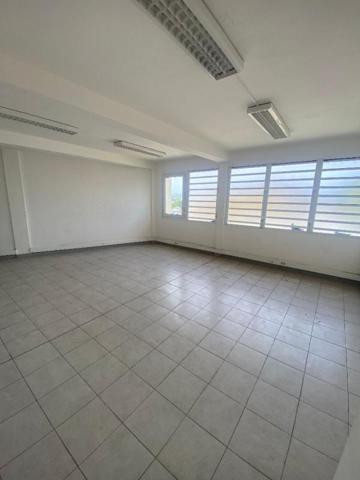 PLATEAUX DE BUREAUX DE 125 M2 (EMPLACEMENT STRATEGIQUE) - 2585 CC