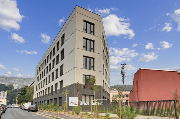Bureaux à vendre ou à louer à Lyon 9ème avec rooftop privatif