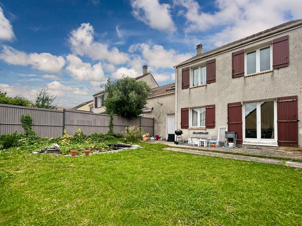 Maison familiale 4 chambres avec garage à Courdimanche
