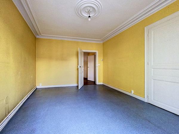 LE MANS - 2 CHAMBRES - COUR