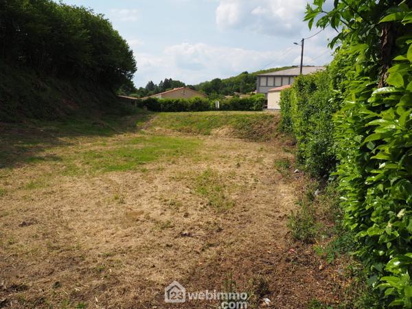 Terrain constructible 848 m² à Pouzauges 85700