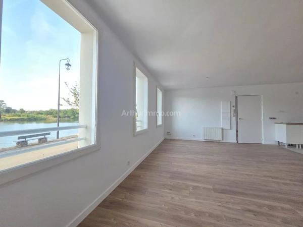 Vente                                                      Appartement
                        
                     3 pièces                      101 m2                     à Auray