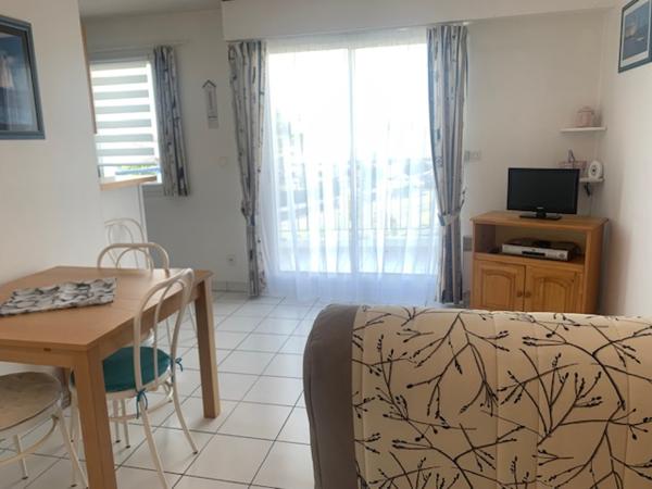 Appartement
                                                                                                                                                                                                                                                                                                                        2 pièce(s)                                                                                                                                                                                                          1 chambre(s)                                                                                                                                                                                                          33.73  m²