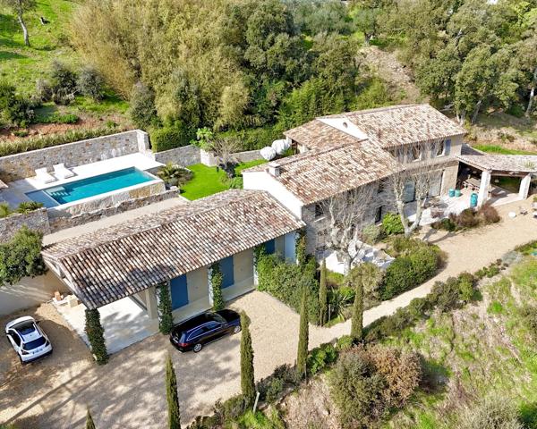 Villa d’architecte – 245 m² - 3 Chambres – Piscine à débordement chauffée - 83310 La Môle - Réf 86663055