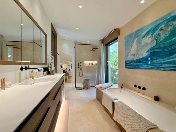 Villa d’architecte – 245 m² - 3 Chambres – Piscine à débordement chauffée - 83310 La Môle - Réf 86663055