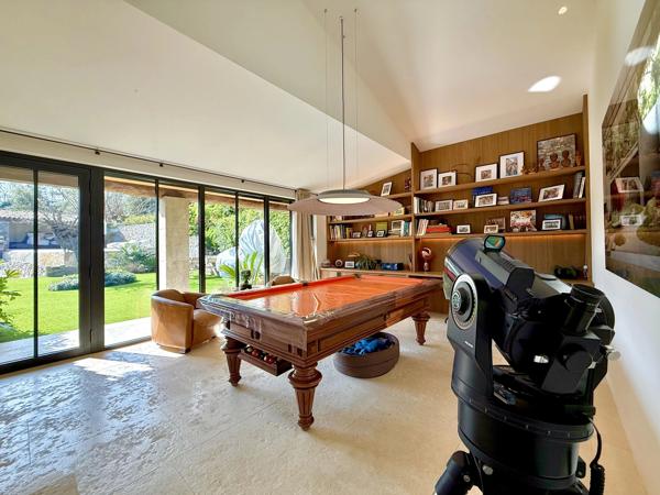 Villa d’architecte – 245 m² - 3 Chambres – Piscine à débordement chauffée - 83310 La Môle - Réf 86663055